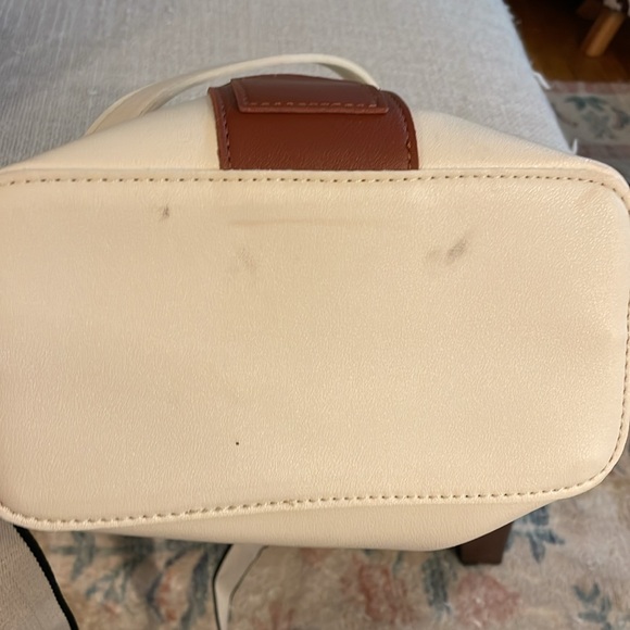 Set of two Ivy and Taylor small crossbody purses - Picture 4 of 5